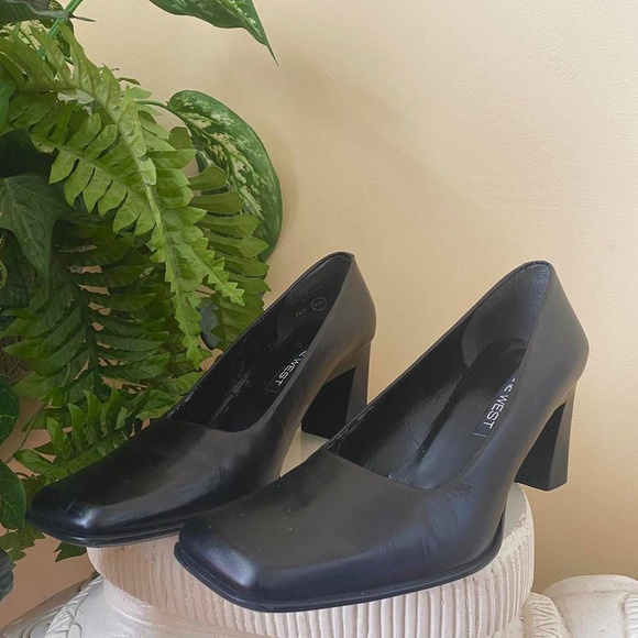 [SOLD] Y2K Vintage Nine West Square Toe Pumps - Picture 4 of 8